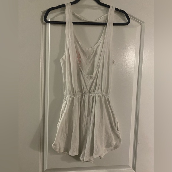 SOLD!! PINK VS White Chinched waist Hip Pockets Swim Coverup Romper M - Picture 14 of 16